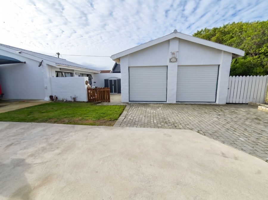 6 Bedroom Property for Sale in Struisbaai Western Cape